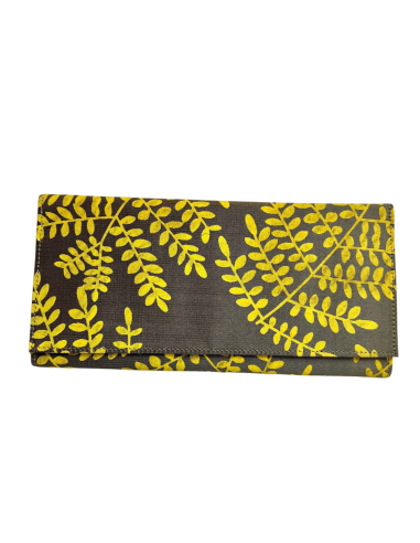 Pochette en soie cambodgienne kaki aux motifs Acacia par Cambodia Art Scarf brillant des détails fins