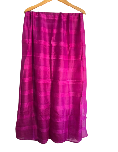 Foulard en soie du Cambodge Fuschia par Cambodia Art Scarf prix pour 