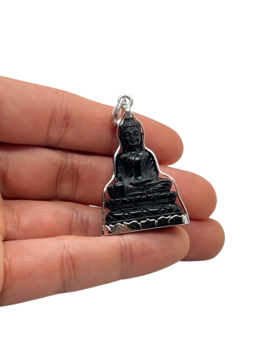 Pendentif Bouddha en posture Bhumisparsa Mudra pierre d'or bleue et argent de votre