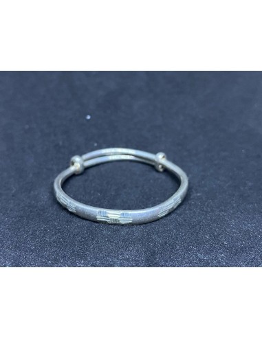 Bracelet traditionnel KET en argent est présent 