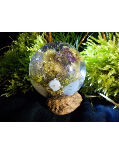 orgonite ronde calcédoine, quartz rose, nacre. Apaisement, communication. Les êtres humains sont 